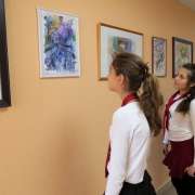Своя маленькая галерея открылась в школе