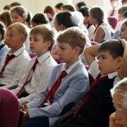 Чем и почему в России украшают новогодние елки узнали наши корейские ученики