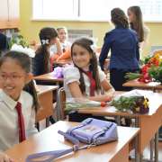 Чем и почему в России украшают новогодние елки узнали наши корейские ученики