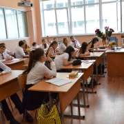 Чем и почему в России украшают новогодние елки узнали наши корейские ученики