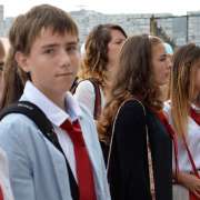 Чем и почему в России украшают новогодние елки узнали наши корейские ученики