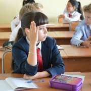 Чем и почему в России украшают новогодние елки узнали наши корейские ученики