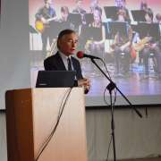 Средней школе в Окленде больше 100 лет!