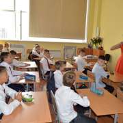 Дорогие ребята, учителя и родители, поздравляем вас с новым учебным годом!