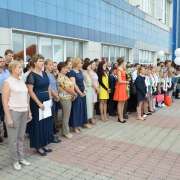 Дорогие ребята, учителя и родители, поздравляем вас с новым учебным годом!