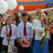Дорогие ребята, учителя и родители, поздравляем вас с новым учебным годом!