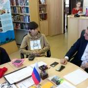 «Русский мир» во Владивостоке познакомил иностранных учеников МЛШ с Москвой и Санкт-Петербургом