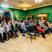 Ученики пятых классов МЛШ учились говорить без слов на мастер-классе французского мима