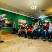 Ученики пятых классов МЛШ учились говорить без слов на мастер-классе французского мима