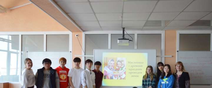 Иностранные ученики МЛШ познакомились с Масленицей