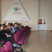Ученики МЛШ узнали почему нельзя обмануть золотистого ретривера Рея 