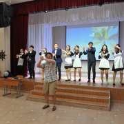 Последний звонок: прощай, школа, мы всегда будем помнить чудесные школьные годы! 