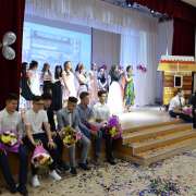 Дорогие наши девятиклассники, поздравляем с вручением аттестатов! 