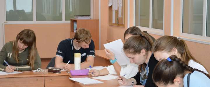 Продолжает работу летняя школа по математике «ЕГЭ-100»