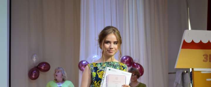 Дорогие наши девятиклассники, поздравляем с вручением аттестатов! 