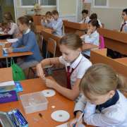 Эксперимент для пятиклашек: сколько капель на монетке?