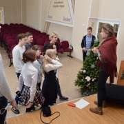 Новогодний квест лучше утренника! 7 и 8 классы решают ребусы «Школы твоих возможностей»