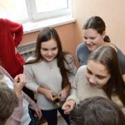 Новогодний квест лучше утренника! 7 и 8 классы решают ребусы «Школы твоих возможностей»