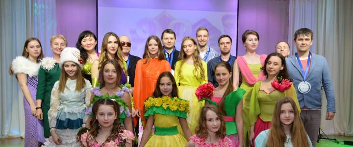 Дорогие друзья, коллеги, примите сердечные поздравления с праздником мужества – Днём защитника Отечества! 