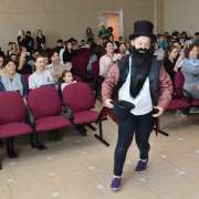 Пятиклассники Международной лингвистической школы попробовали себя в роли актеров