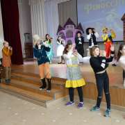 Пятиклассники Международной лингвистической школы попробовали себя в роли актеров