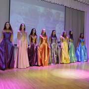Дорогие коллеги! Поздравляю вас с Международным женским днем! 