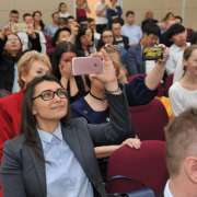 Последний звонок: мы всегда будем помнить школу и наших учителей! 