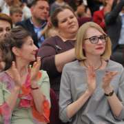 Последний звонок: мы всегда будем помнить школу и наших учителей! 