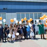 Выпускникам Международной лингвистической школы вручили аттестаты