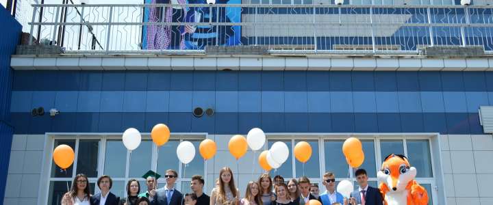 Выпускникам Международной лингвистической школы вручили аттестаты