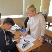 Учитель Международной лингвистической школы удостоена медали "За службу образованию"