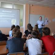 Ученые The North Pacific Marine Science Organization провели цикл лекций для учеников Международной лингвистической школы