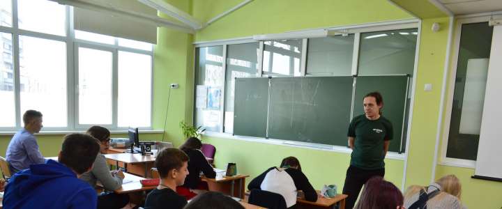 Тренеры из Москвы подготовят учеников МЛШ к сдаче ЕГЭ