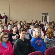 Старшеклассникам Международной лингвистической школы рассказали об электронных деньгах