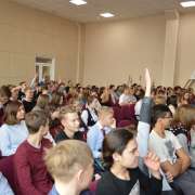 Старшеклассникам Международной лингвистической школы рассказали об электронных деньгах