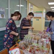 Творим добро: благотворительная ярмарка открылась в Международной лингвистической школе 