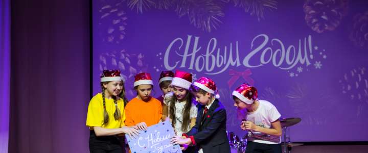 С Новым годом! Поздравляет директор Международной лингвистической школы