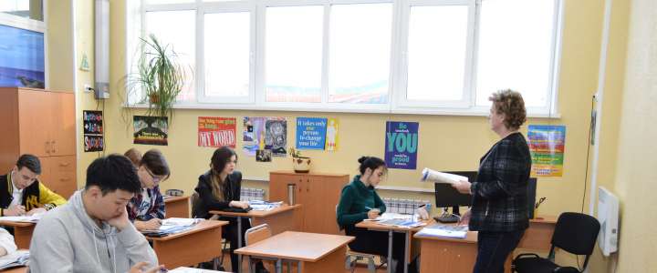 В Международной лингвистической школе началась третья четверть