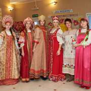 «Боярушка» показала красоту русских костюмов ученикам из Европейской прогимназии 