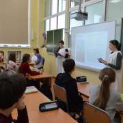 Пифагорийцы знакомят шестиклассников из Международной лингвистической школы с отрицательными числами