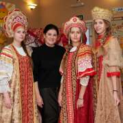 «Боярушка» показала красоту русских костюмов ученикам из Европейской прогимназии 