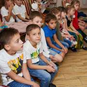 «Боярушка» показала красоту русских костюмов ученикам из Европейской прогимназии 
