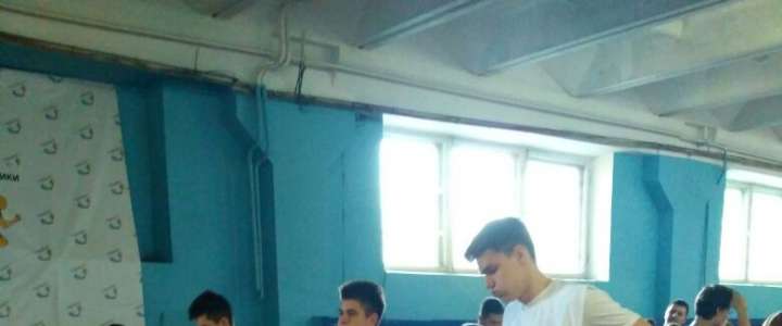 Старшеклассники Международной лингвистической школы успешно сдают ГТО 