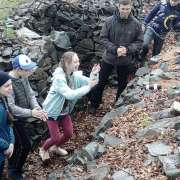 Шестиклассники МЛШ постреляли из винтовки и попробовали солдатскую кашу на Ворошиловской батарее