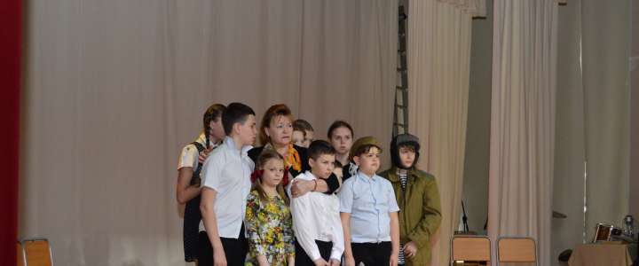 «Разве погибнуть ты нам завещала, Родина? Жизнь обещала, любовь обещала, Родина»
