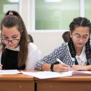 Дорогие ребята, уважаемые коллеги, поздравляю с Днем знаний, с началом нового учебного года!