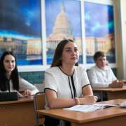 Дорогие ребята, уважаемые коллеги, поздравляю с Днем знаний, с началом нового учебного года!