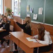 Шестиклассники Международной лингвистической школы показали, как можно «играть» с метафорами