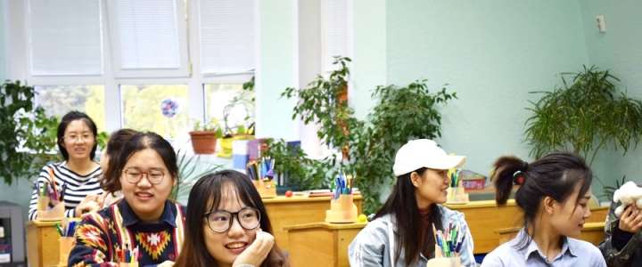 Практика студентов Шэньсийского педагогического университета в МЛШ проходит не только с пользой, но и весело