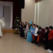 Пусть эта елочка в праздничный час, каждой иголочкой радует нас